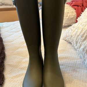 Hunter boots.  Olive green. BRAND NEW!